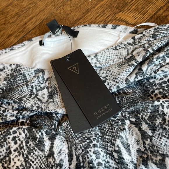 NWT Guess Snakeskin Pattern Rouched Skirt - Picture 2 of 5